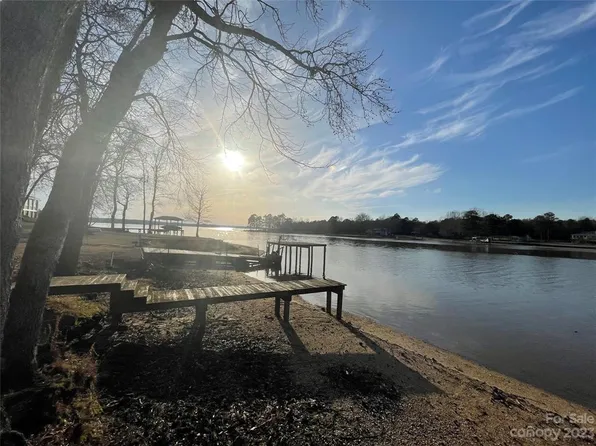 2391 Richards Dr, Liberty Hill, SC 29074