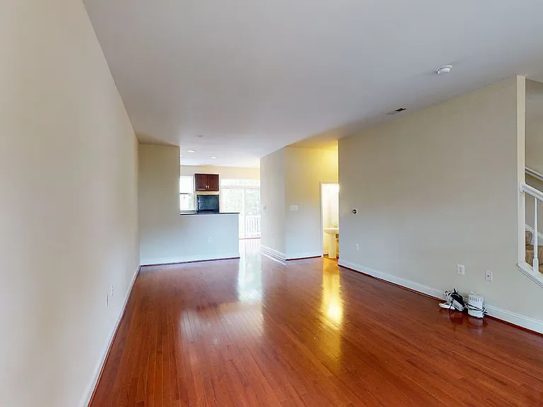 720 Barnes St NE — Photo 5