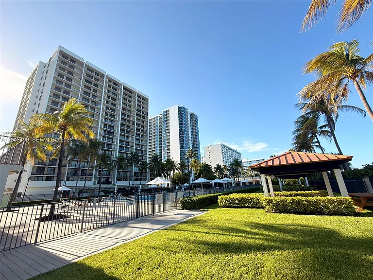 2625 Collins Ave #215 — Photo 33