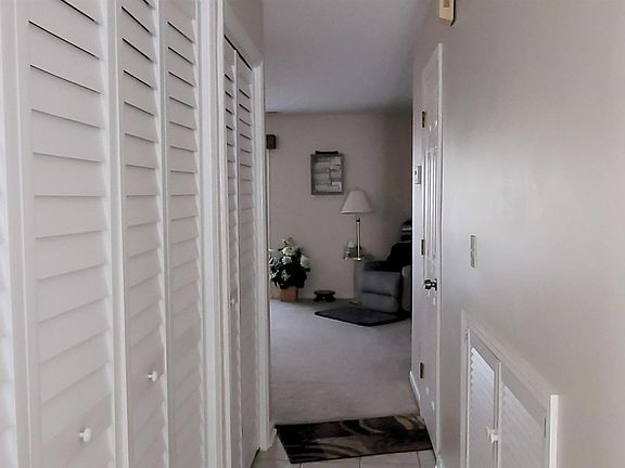 5th image of 951 Plantation Dr. #F1