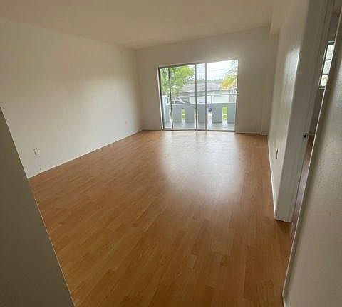 2nd image of 1840 NE 186th St #1H-1850