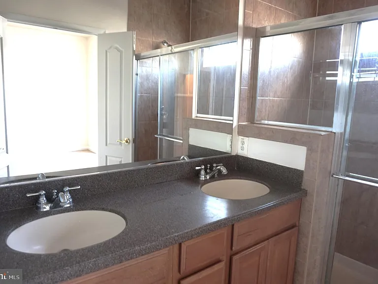 22997 Bulwark Ter — Photo 15