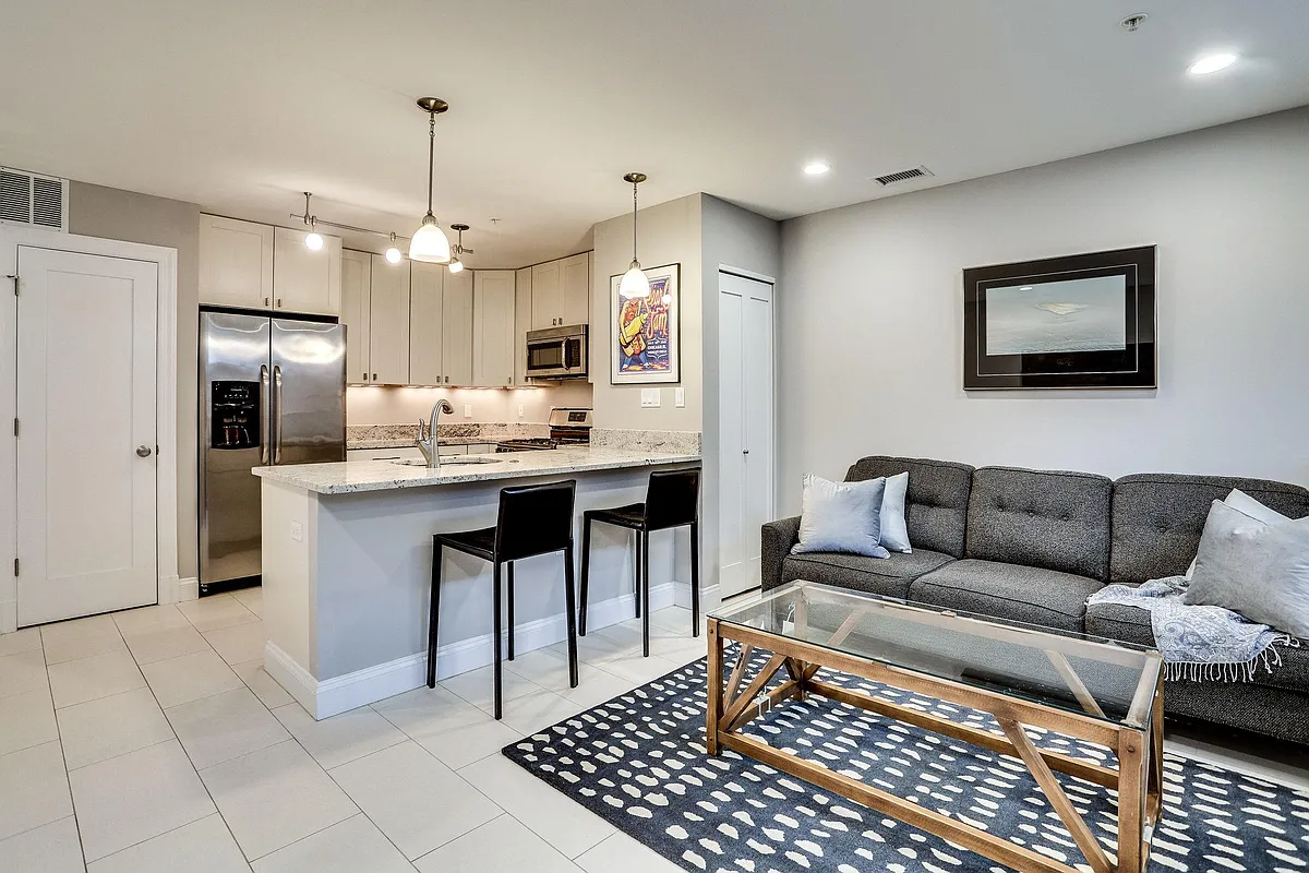 Building Photo - 1135 6th St NW #1