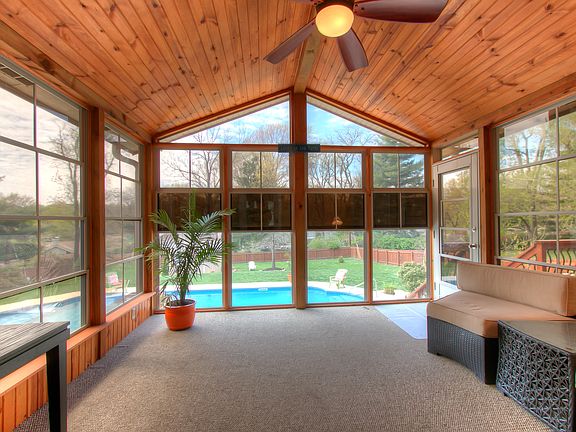 4th image of 9816 Pembroke Ln