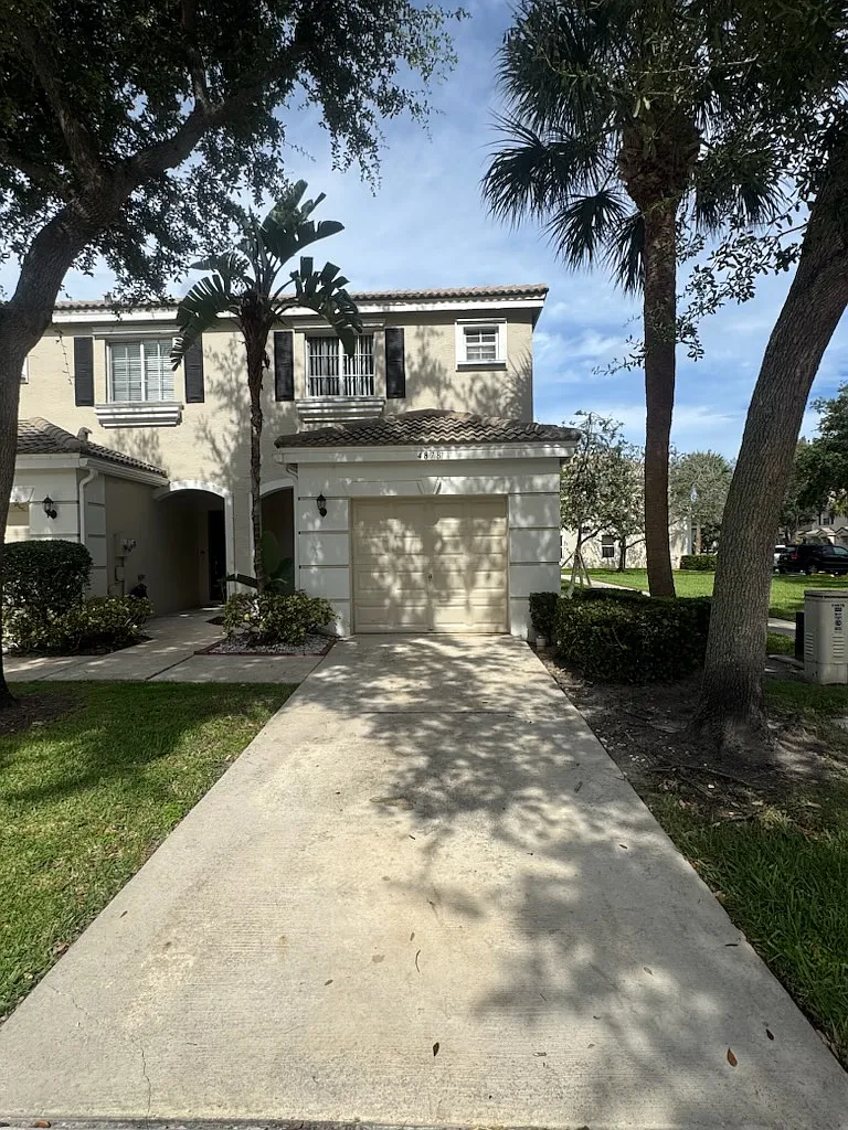 3 bed, 2.5 bath, 1427 sqft, $2,650 — Photo 1