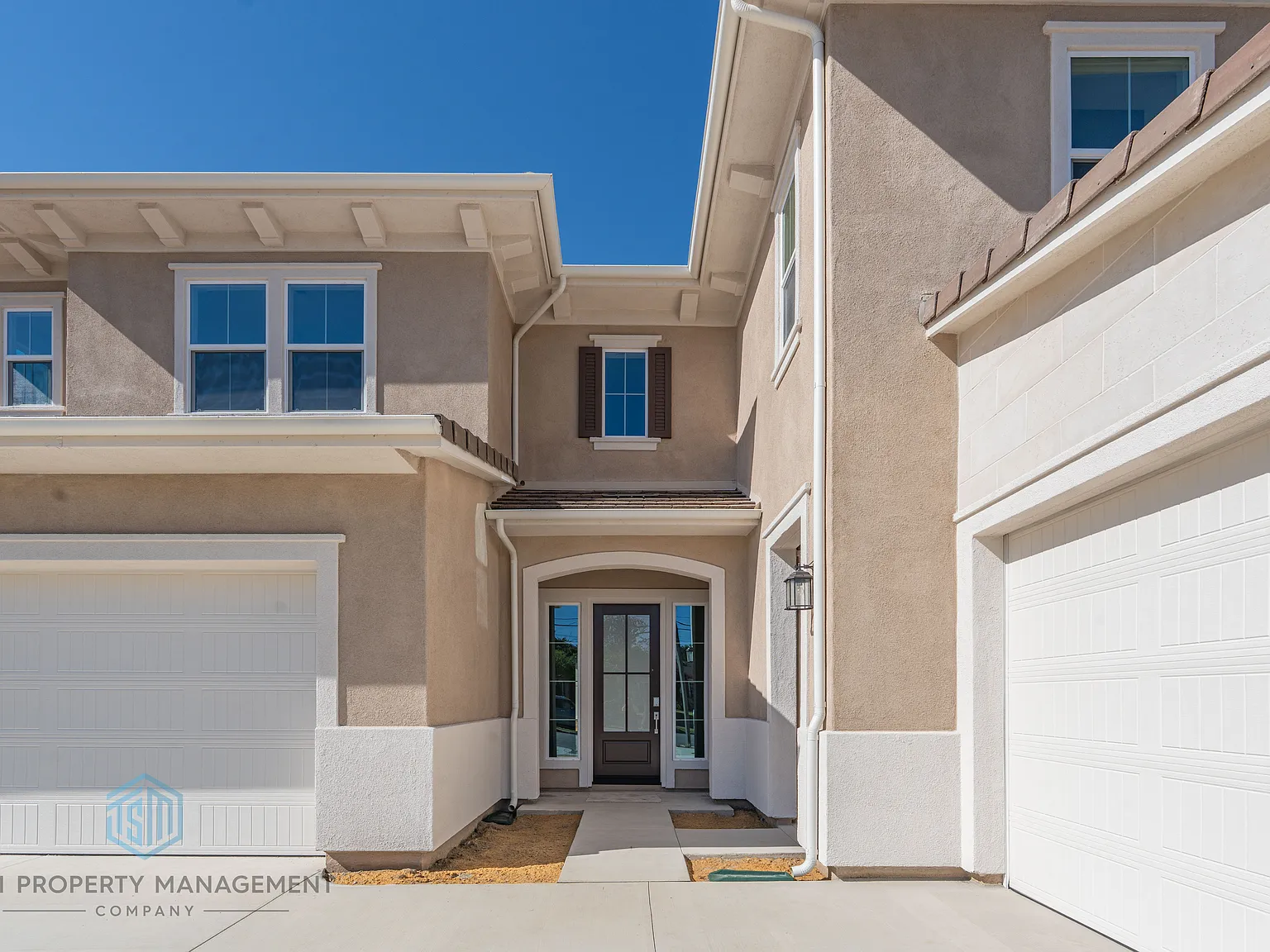 5 bed, 4.5 bath, 4308 sqft, $8,000 — Photo 3
