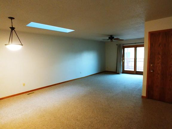 LIVING/DINING SPACE/DECK OFF LIVING ROOM