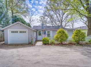 9055 Clinton St, Holly, MI 48442
