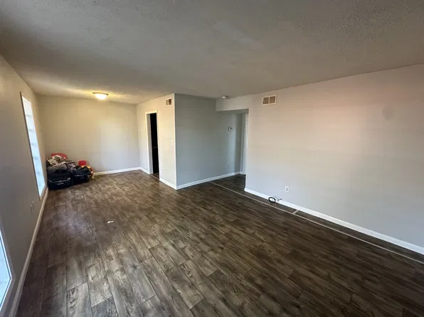 1069 Wallace Rd, Jackson, TN 38305