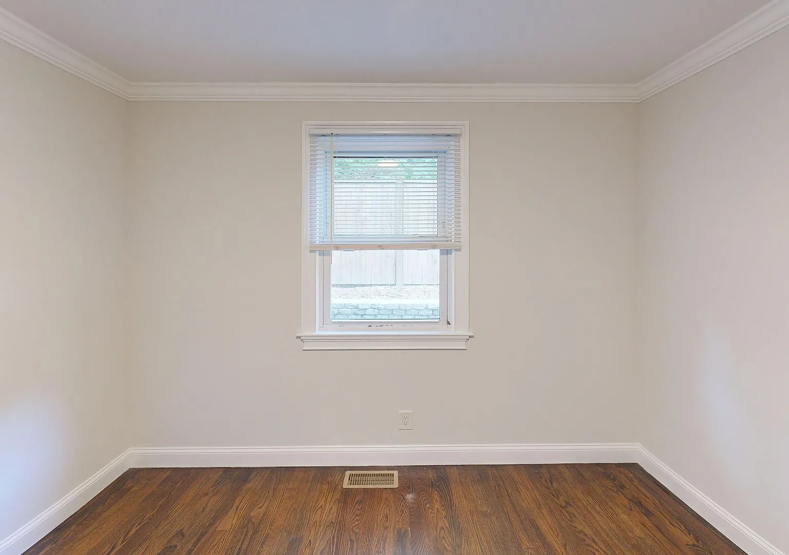 Room for rent in 3BR w/ All Utilities Included — Photo 4