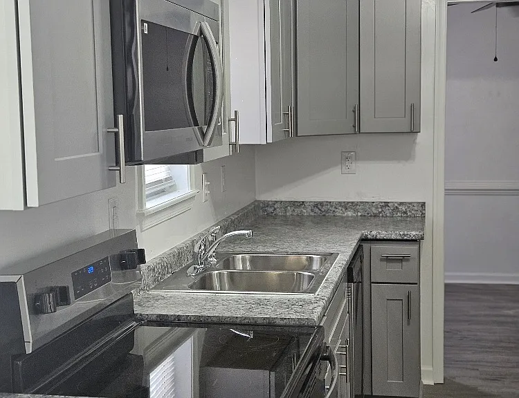 2908 Arcadia Ave — Photo 3