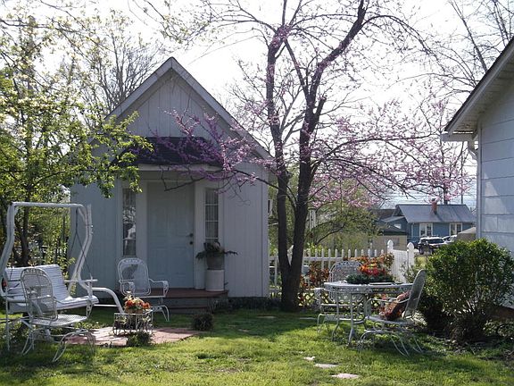 2nd image of 615 Holly Ave