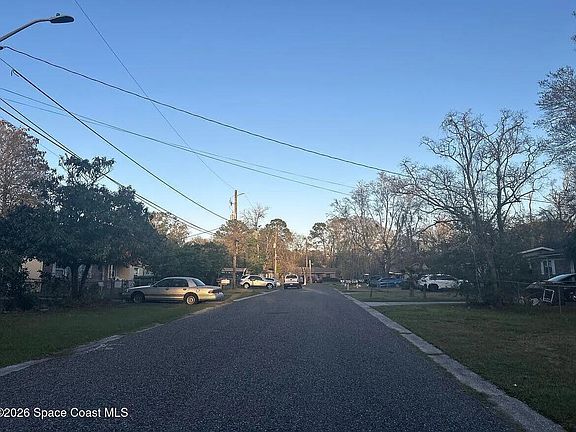 4th image of 7453 Jade Dr N