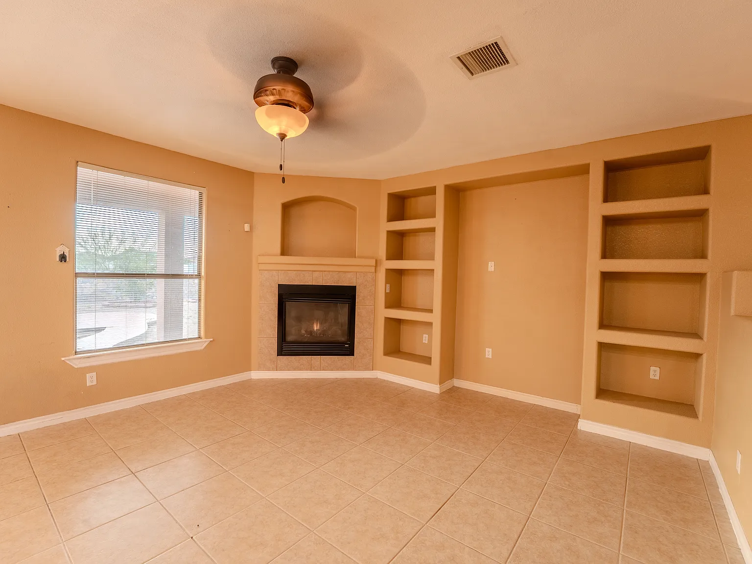 4 bed, 3.5 bath, 3166 sqft, $2,400 — Photo 4