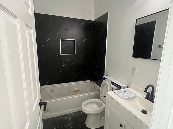 5th image of 2824 Montgomery St #T