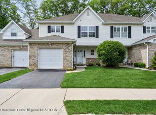 12 Lone Oak Way, Eatontown, NJ 07724