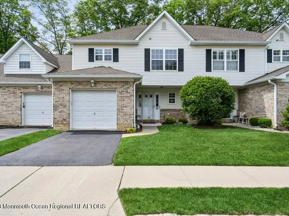 12 Lone Oak Way, Eatontown, NJ 07724