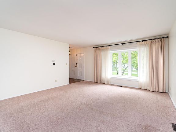 4th image of 40 Kenosha Ct