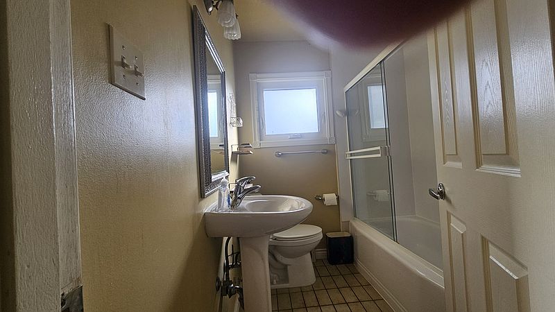 Calgary House for rent - 4 Bedrooms — photo 12