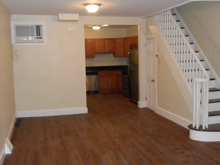 407 Daly St — Photo 5
