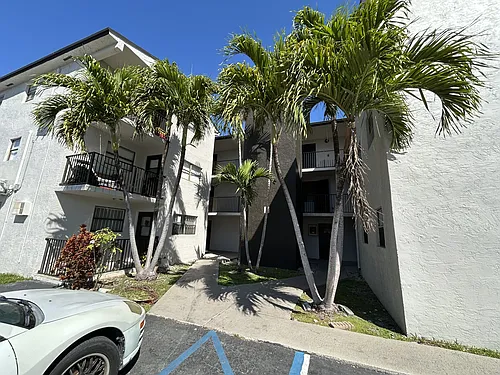 142 SW 18th Ave #20-378 Photo 1