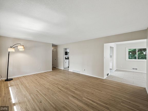 5th image of 4733 Sharon Ln