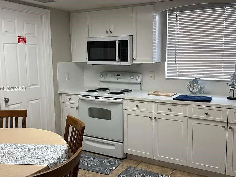 1120 NE 24th Ave #2 — Photo 2