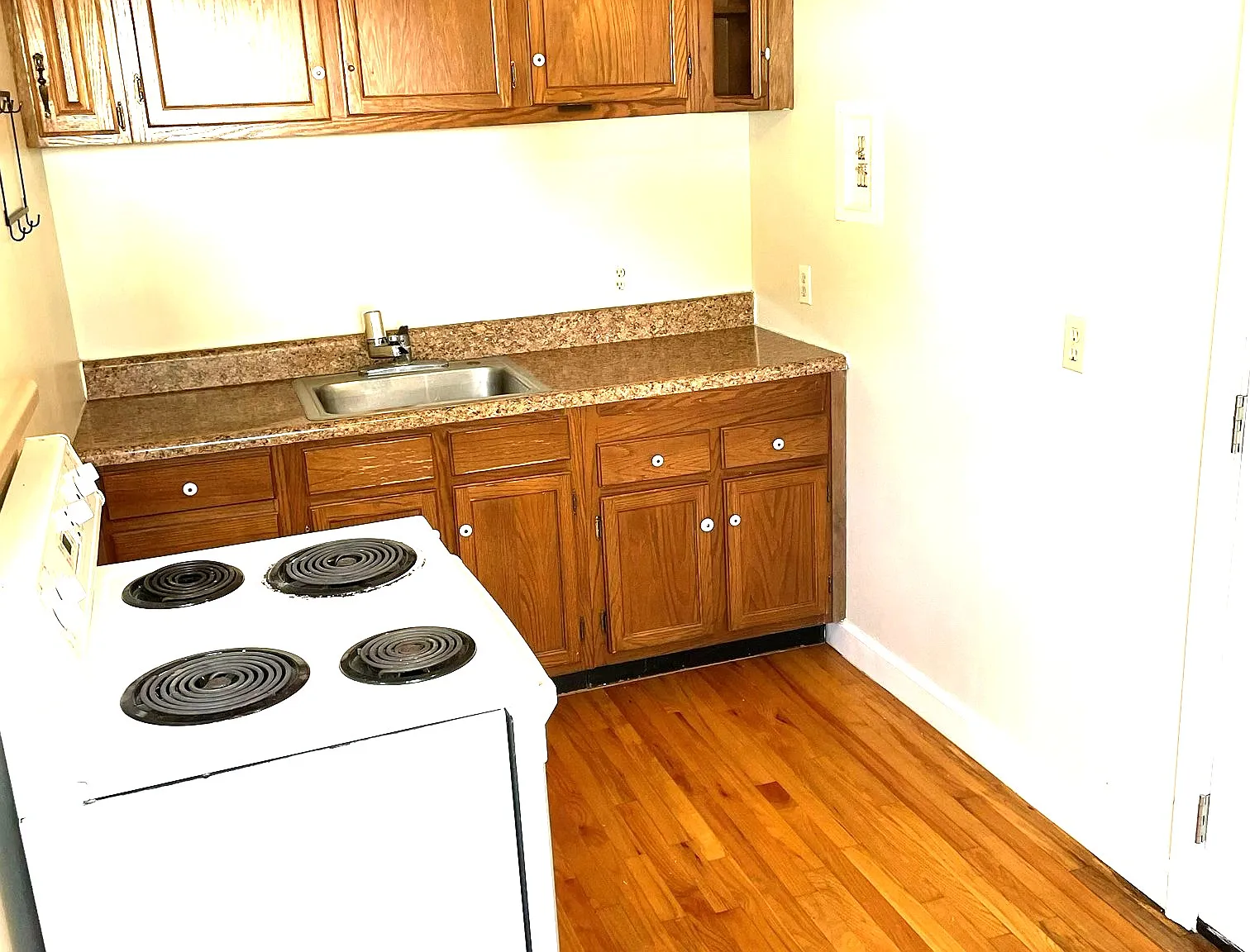 3 bed, 864 sqft, $1,500 — Photo 3