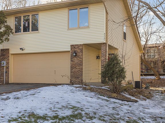 3rd image of 4587 Cantebury Cir