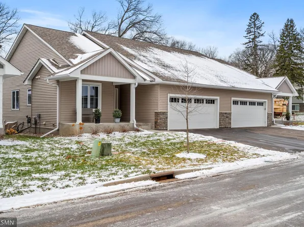 2086 Kari Ln, North Saint Paul, MN 55109