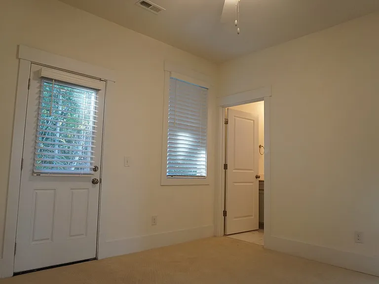 4032 Tamarisk Ln — Photo 8