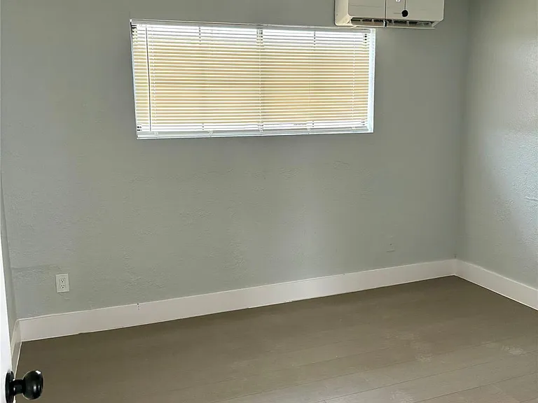 1125 Ann St #11 — Photo 3