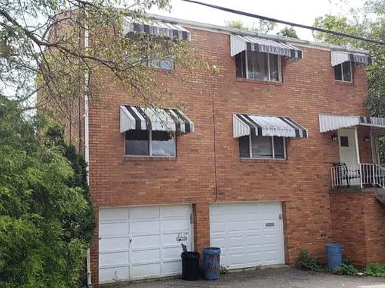 211 W Cherryhill St #2 — Photo 1