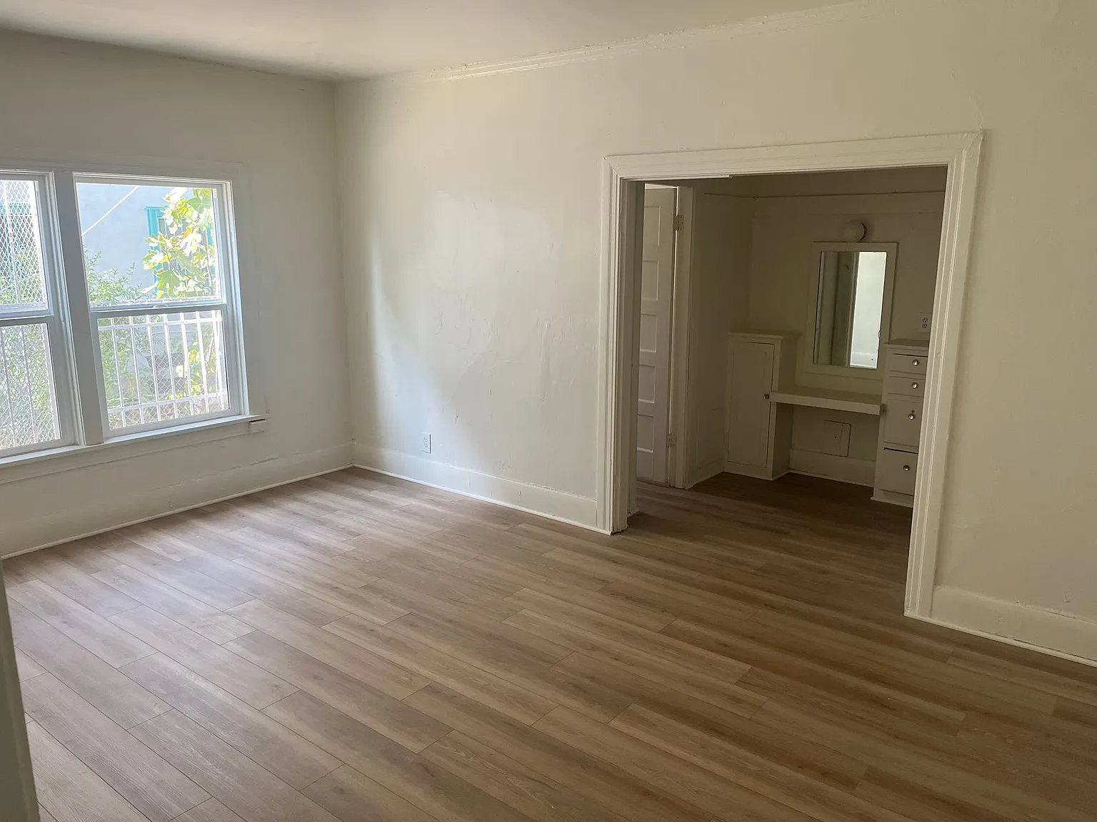 Carol Arms Apartments — Photo 1