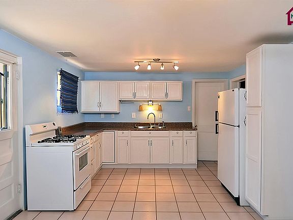 5th image of 1204 Lees Dr