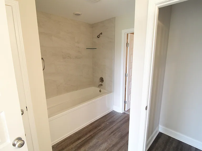406 Noble Ct — Photo 32