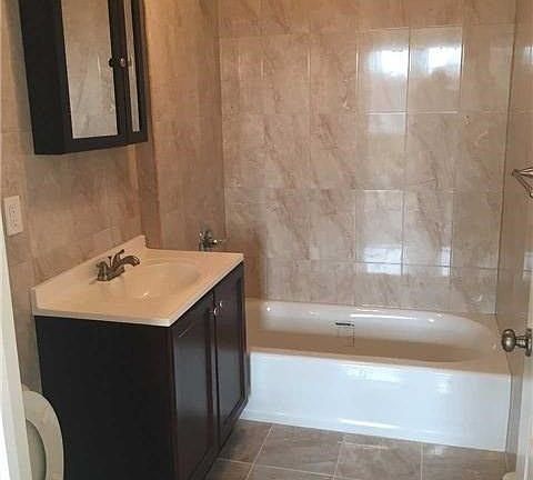 4th image of 15607 Sanford Ave APT 2A