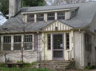 240 Interlachen Rd, Hopkins, MN 55343