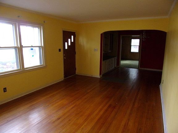 3rd image of 3100 Parkwood Dr