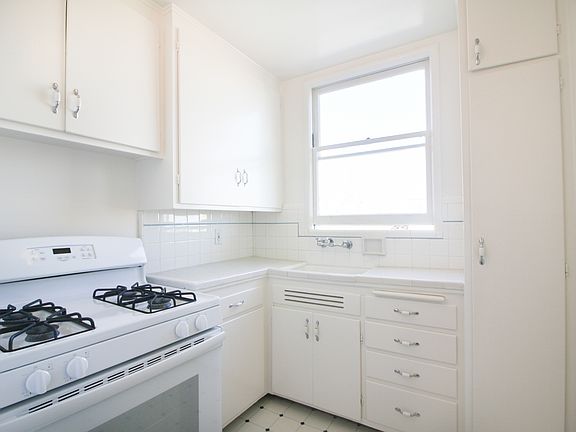 4th image of 700 Church St APT 206