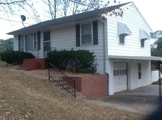 1028 Court St, Saint Joseph, MO 64504