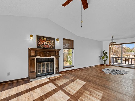 4th image of 47 Hightrail Dr