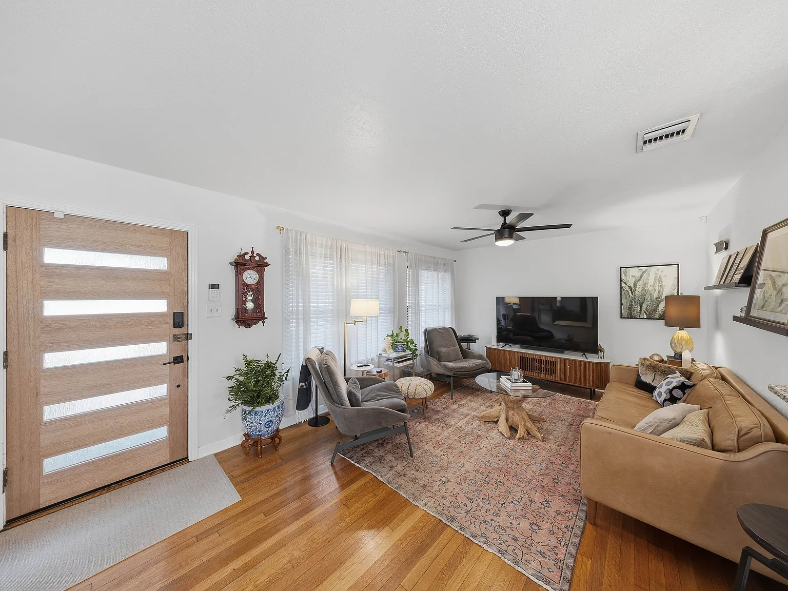 3 bed, 1228 sqft, $2,195 — Photo 4