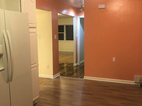 3rd image of 1037 Bay 31st St #2