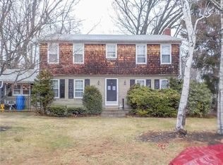 10 Sweet Briar Ln, West Warwick, RI 02893