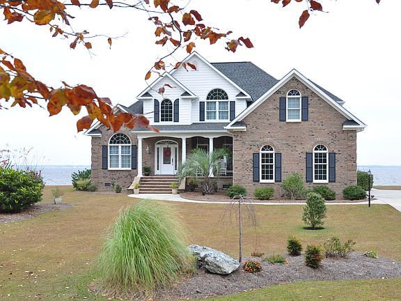 Gorgeous Waterfront Retreat