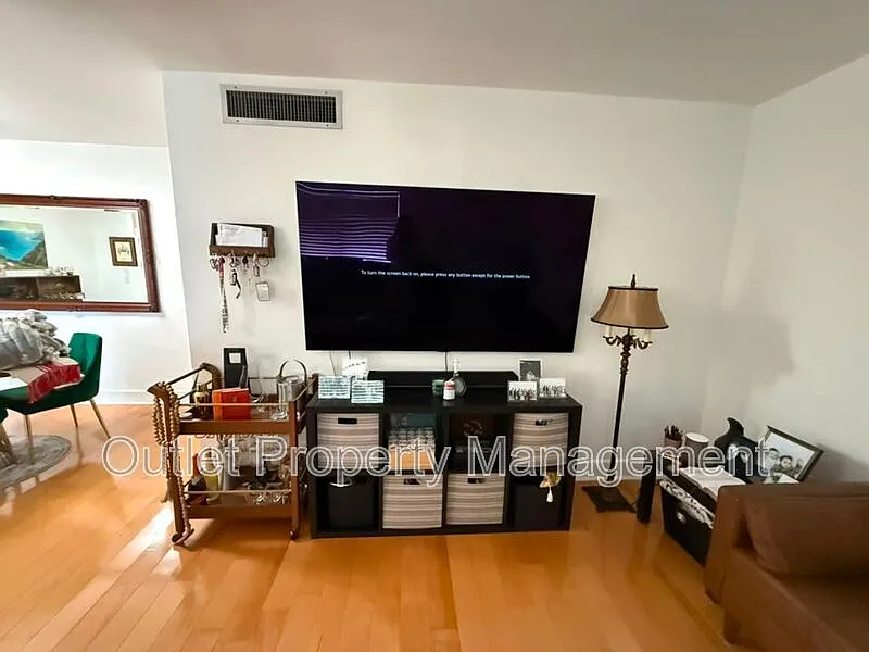 2 bed, 1.0 bath, 816 sqft, $1,745 — Photo 3
