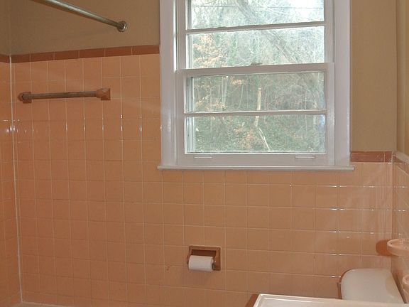 5th image of 307 Crossland Ave