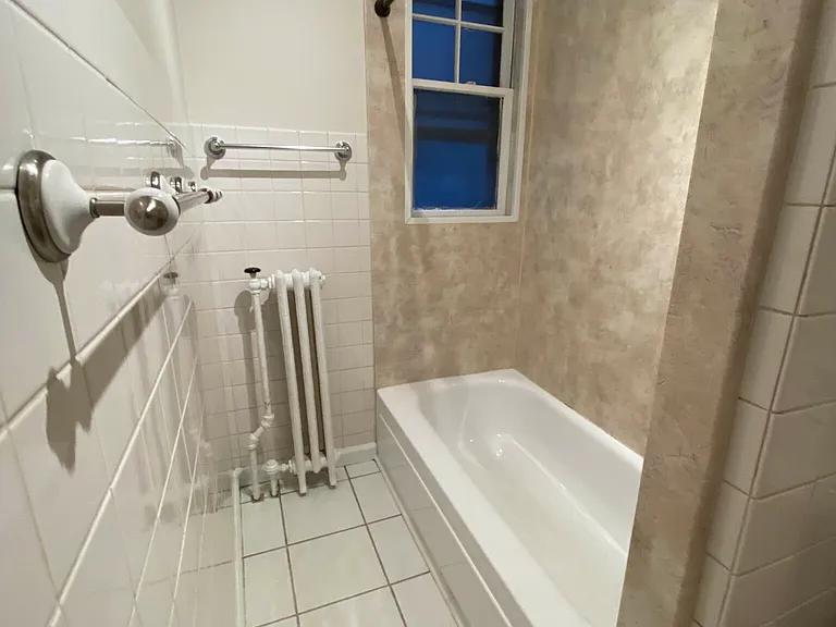 24 Chiswick Rd #8 — Photo 9