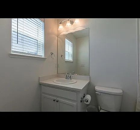 4th image of 450 E Mission St